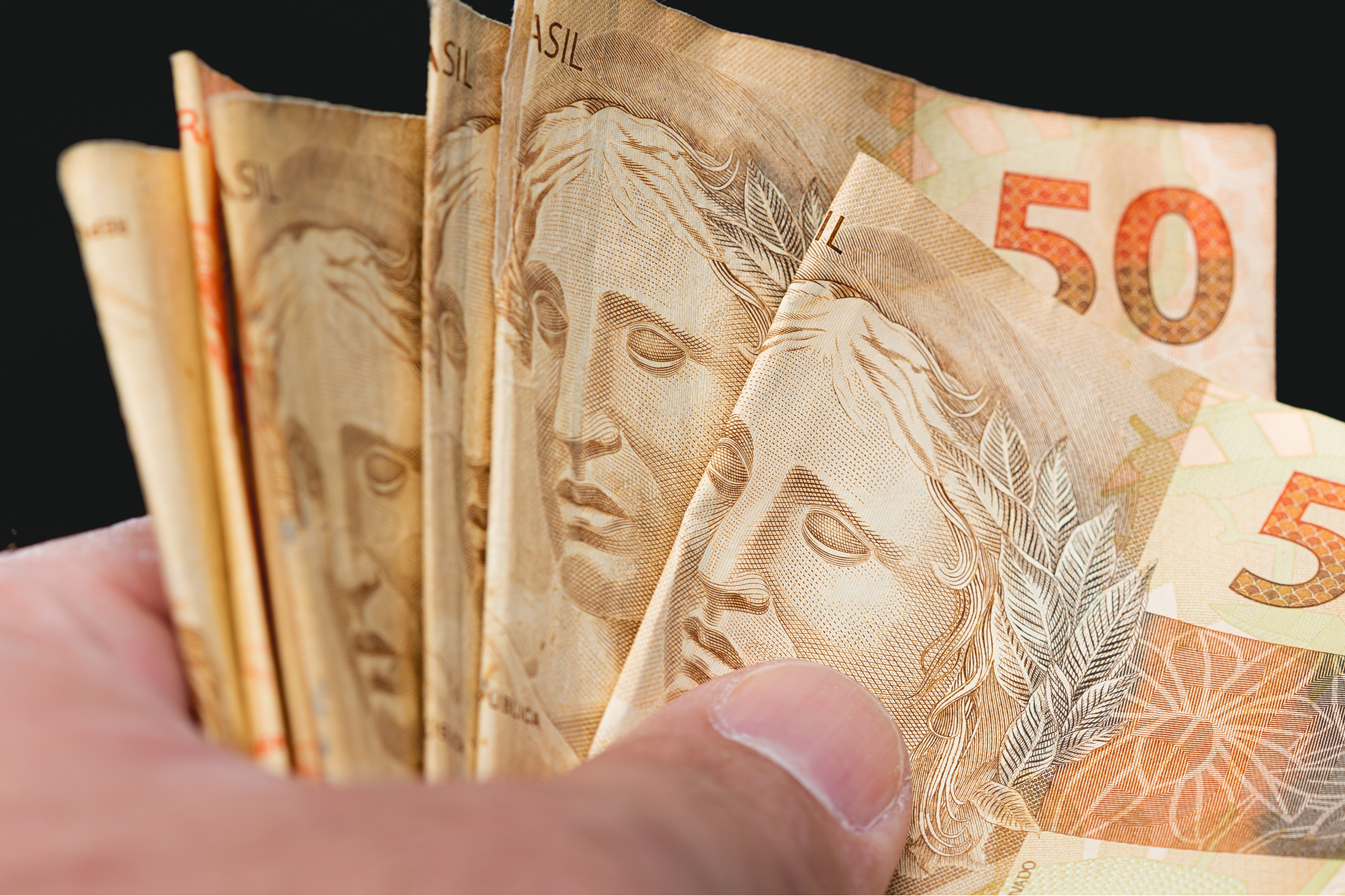 Lula defende valorização contínua do salário mínimo em evento pelos 90 anos do piso no Brasil