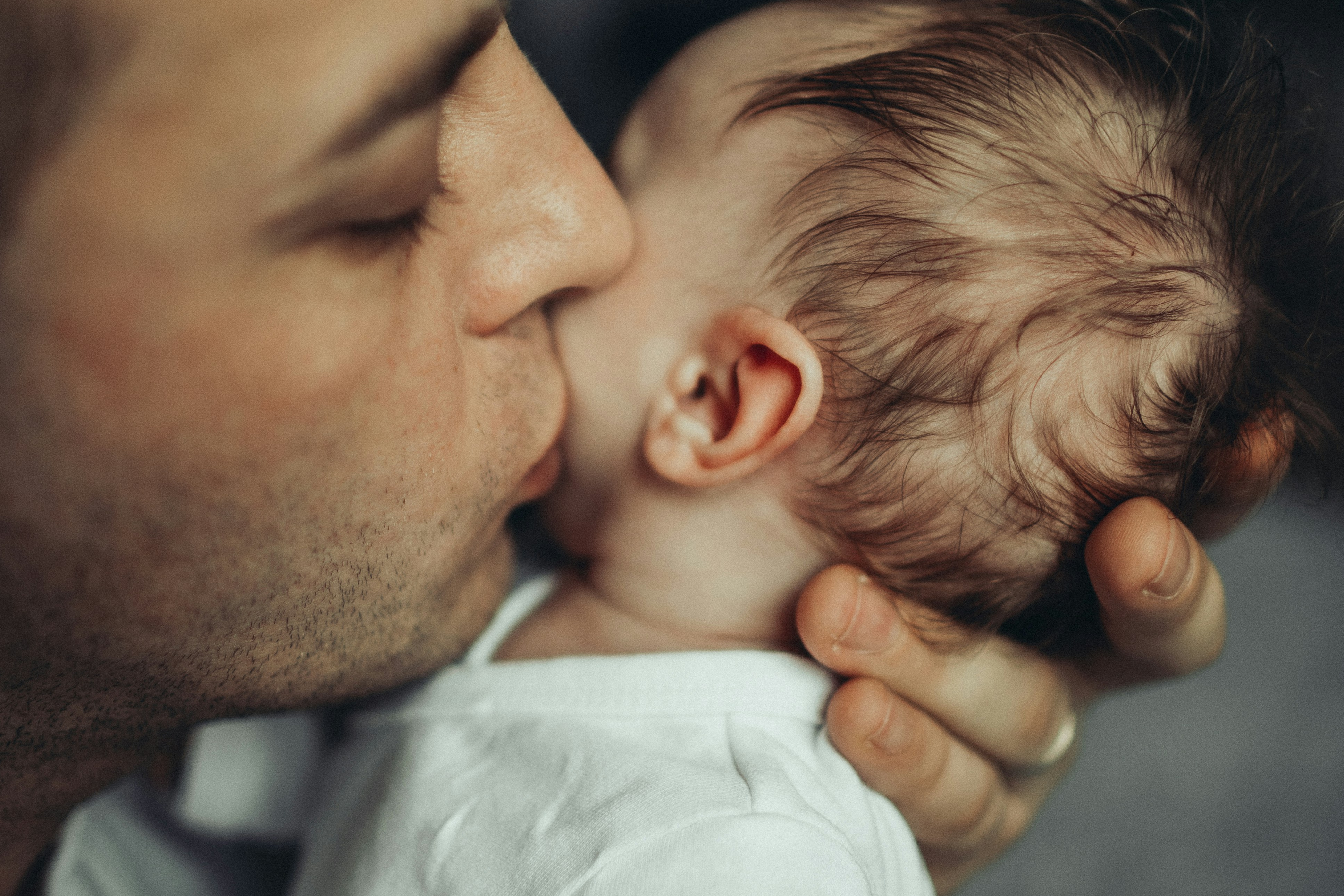 Aprovada licença-paternidade de 20 dias; veja regras e quando começa a valer